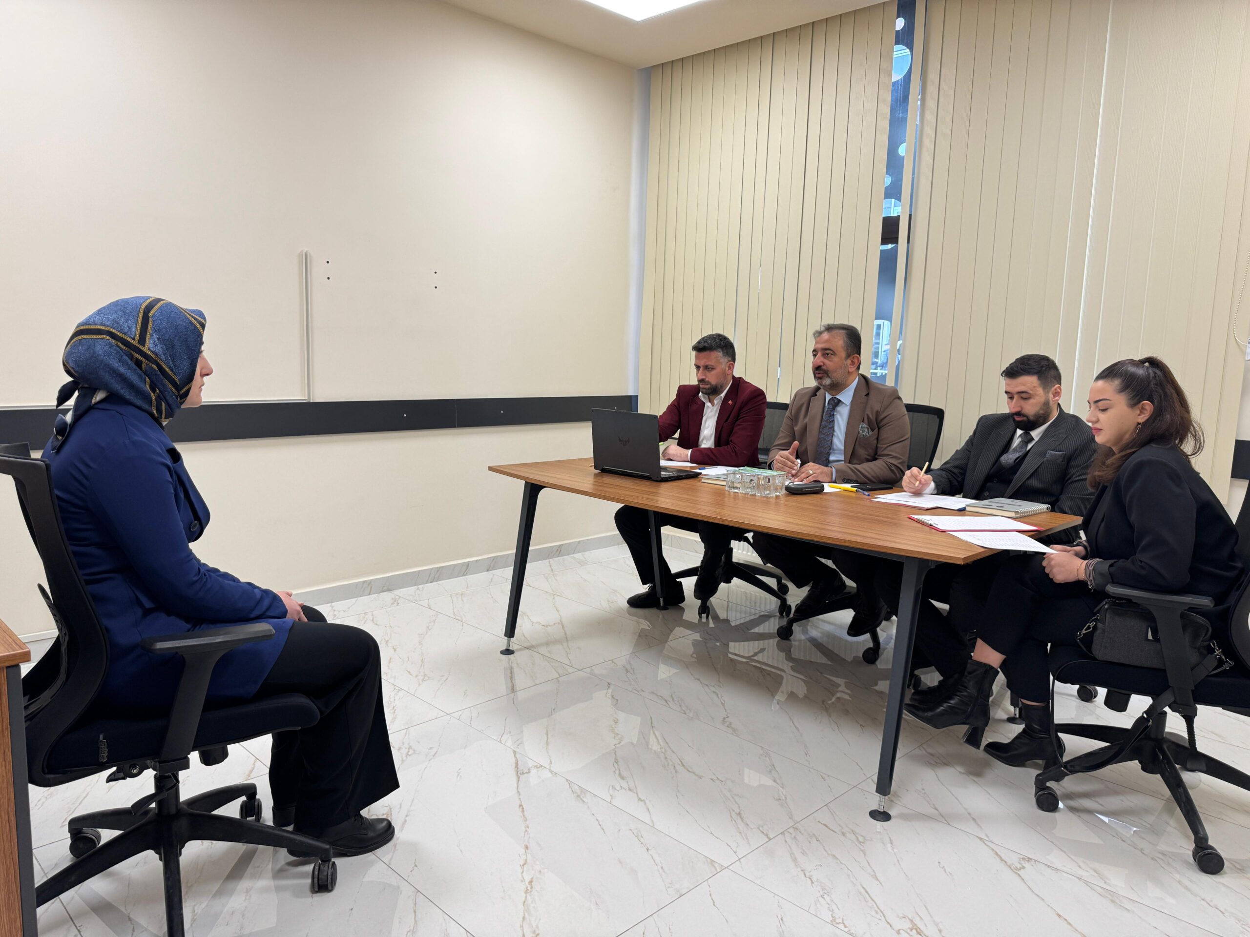 Çokiş’te Mülakat Heyecanı Çorum Belediyesi Kariyer Merkezi ÇOKİŞ’te mülakat heyecanı yaşanıyor. Çorum Belediyesi
