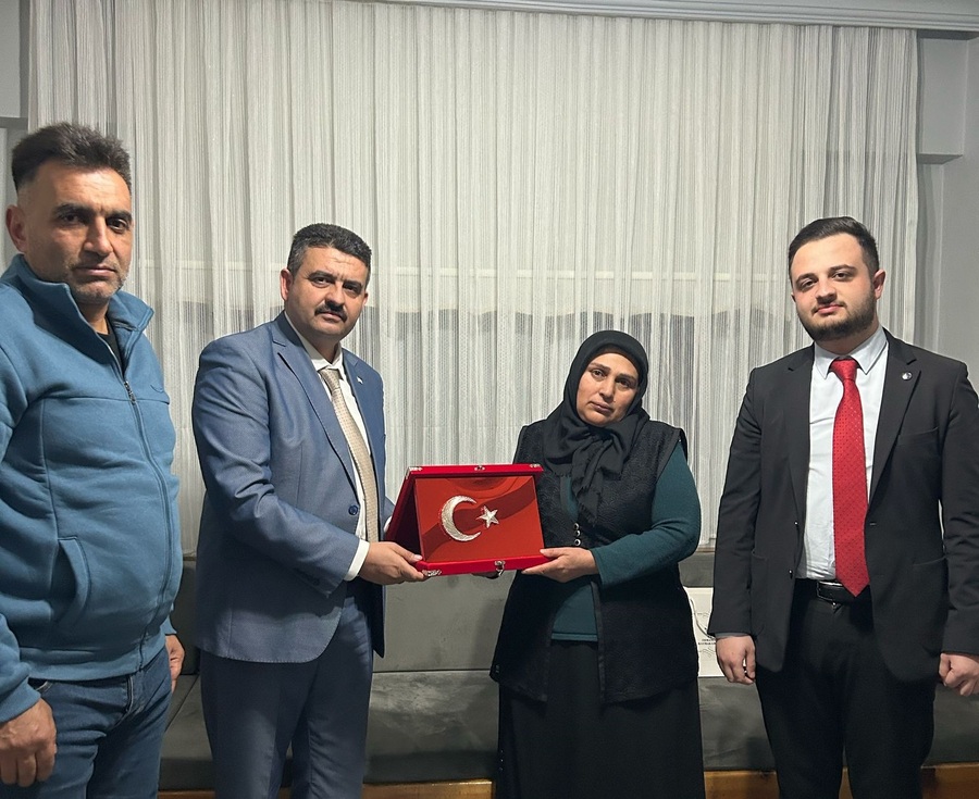 Osmancık Sosyal Hizmet Merkezi Müdürü Mehmet Gürer ve çalışma arkadaşları