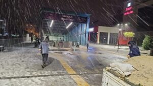 İstanbul Valisi Davut Gül, "Çarşamba günü İstanbul genelindeki tüm eğitim