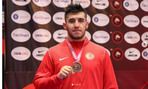 Osmancıklı güreşçi Efe Anıl Al kendi sıkletinde birinci olarak Türkiye