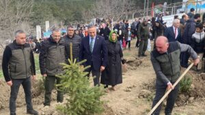 “Son ırmak kuruduğunda, son ağaç yok olduğunda, son balık öldüğünde;