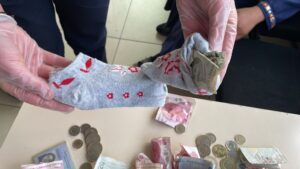Çorum’da zabıta ekipleri dilencilere yönelik çalışmasını sürdürürken, yakalanan bir dilencinin