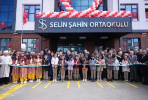 Milli Eğitim Bakanı Yusuf Tekin, kansere yenik düşen 19 yaşındaki