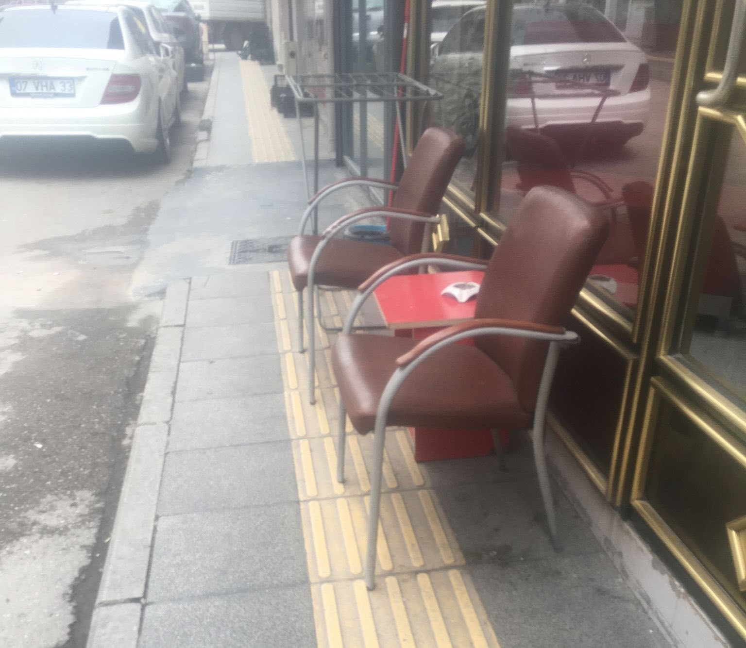 Kaldırım işgaline sıkı denetim Çorum Belediyesi, kaldırım işgallerinin önüne geçmek için denetimlerini sürdürüyor.