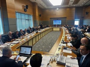 “Çorum'un anasının ak sütü kadar helal olan havalimanını neden yapılmadı?”