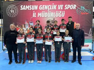 Osmancık Şehit Öğretmen Şenay Aybüke Yalçın Ortaokulu Kız Badminton Takımı