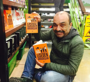 Ünlü komedyen ve oyuncu Ayhan Taş, HMK Prodüksiyon organizatörlüğünde tek