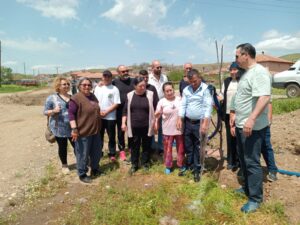 31 Mart 2024 Mahalli İdareler Seçiminde seçilen muhtar, tarlasından su