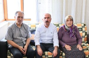 Anneler Günü dolayısıyla Çorum Valisi ve Osmancık Kaymakamı, Şehit Öğretmen