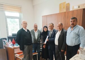 Yeniden Refah Partisi Osmancık İlçe Başkanı Hamit Akman mazbatasını aldı.