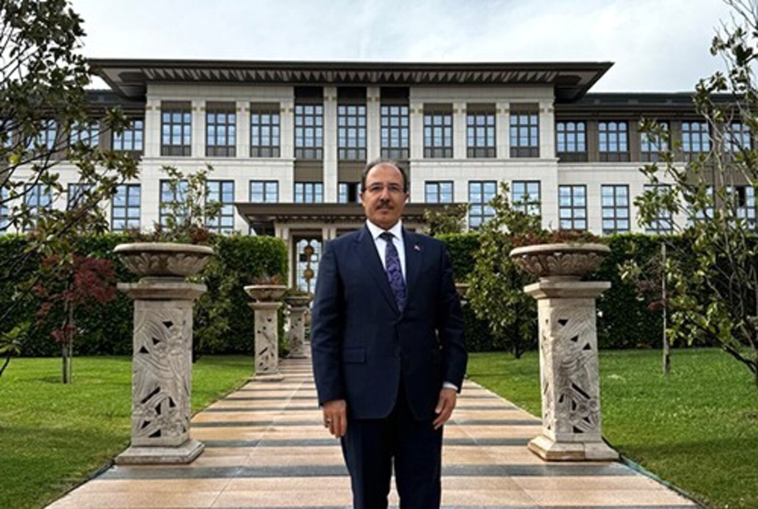 Cahit Bağcı’ya Külliye’de müşavirlik görevi Eski Çorum Milletvekili ve Büyükelçi Doç. Dr. Cahit Bağcı’ya Cumhurbaşkanlığı