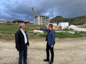 Başkan Dere, TOKİ Şantiyesinde incelemelerde bulundu