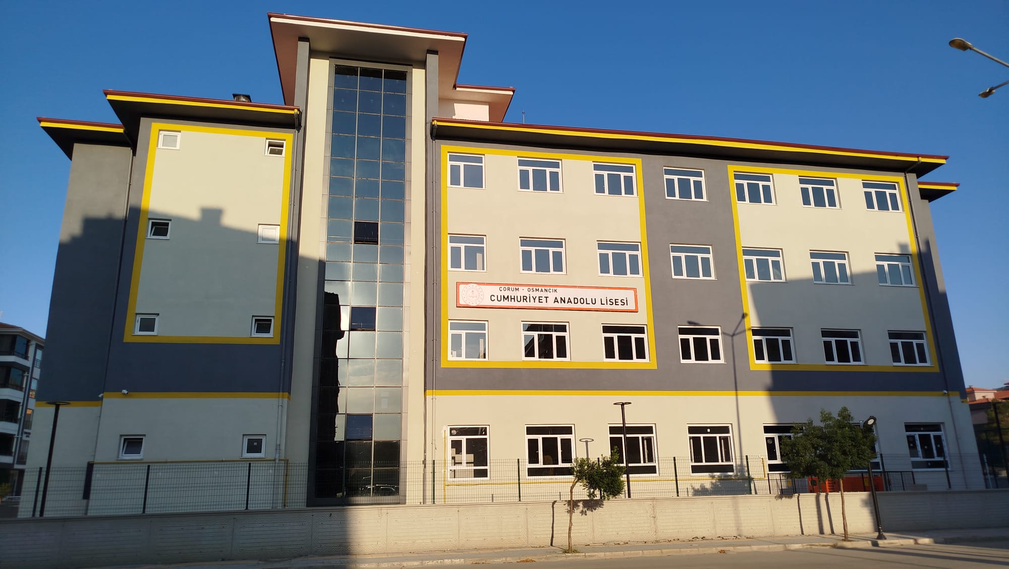 Cumhuriyet Anadolu Lisesi yeni binasına taşındı