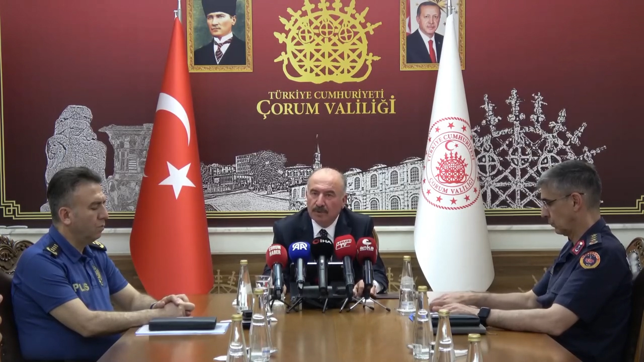 Çorum Valisi Çalgan’dan Kırım Kongo Kanamalı Ateşi’ne karşı uyarı: “Vatandaşlar dikkatli olsun” Çorum Valisi Ali Çalgan, Mayıs ayı güvenlik verilerini paylaştığı basın