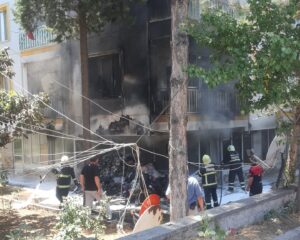 Apartman dairesinde çıkan yangın korkuttu