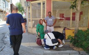 Çorum’un Osmancık ilçesinde deforme olan kaldırımlarda ayağı kayan yayalar sürekli