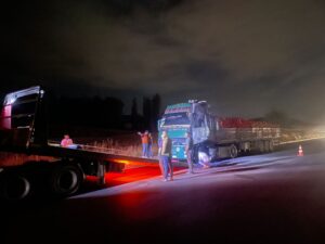 Soğan yüklü TIR yandı: 1 yaralı