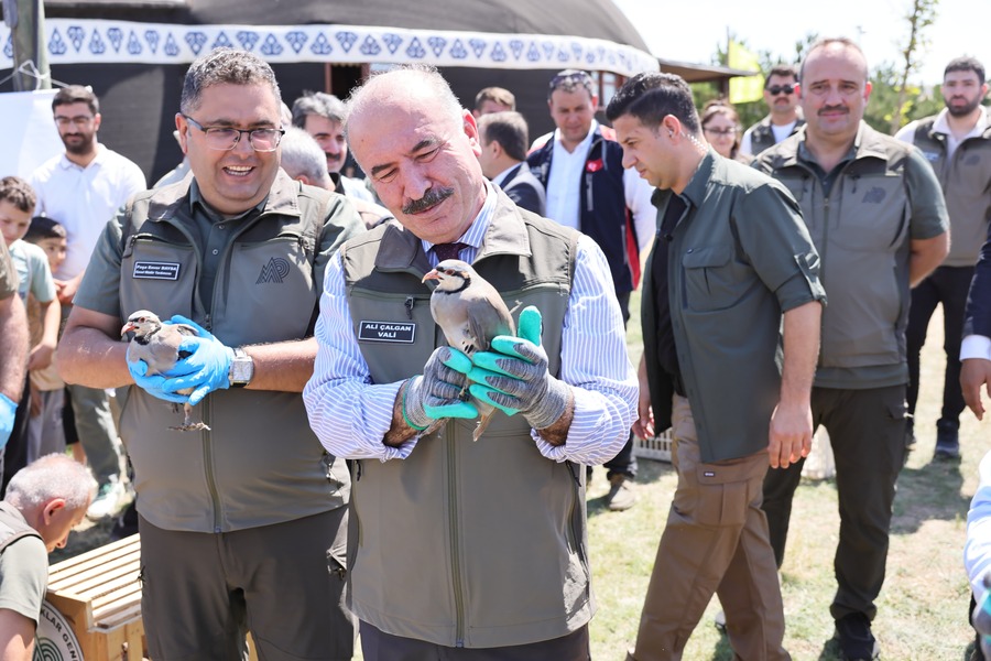  Kınalı keklikler doğa ile buluştu