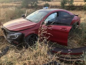 Çorum’un Osmancık ilçesinde kontrolden çıkan otomobil takla atarak tarlaya uçtu.