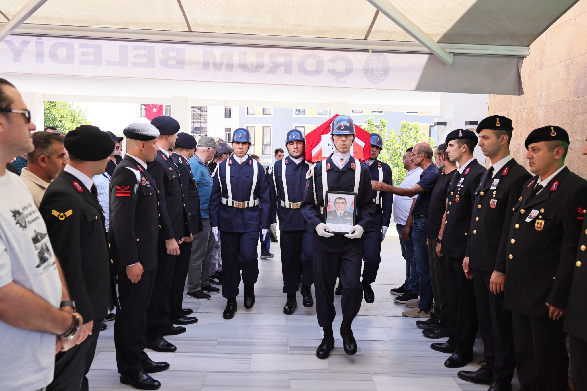 Emekli Albay son yolculuğuna uğurlandı