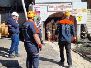 Senaryo gereği, maden ocağında bir grizu patlaması meydana geldi. Patlamanın