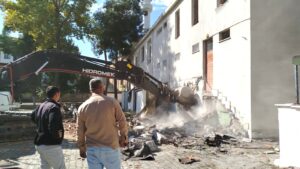 Çorum’un Osmancık ilçesi Yeni Mahalle Sadri Turan Caddesi üzerinde yer