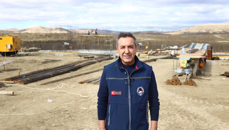 Başkan Dere devam eden çalışmaları yerinde inceledi