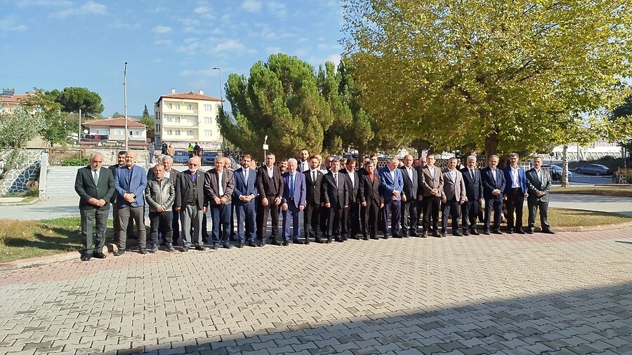 Osmancık’ta Muhtarlar Ata’ya çelenk sundu Çorum’un Osmancık ilçesinde, 19 Ekim Muhtarlar Günü dolayısıyla anlamlı bir