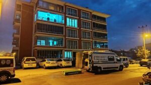 Olay yerine hızla sağlık ve polis ekipleri sevk edildi. Yaşlı