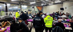 Çorum’un Osmancık ilçesinde, İlçe Emniyet Müdürlüğü tarafından 9 ekip 58