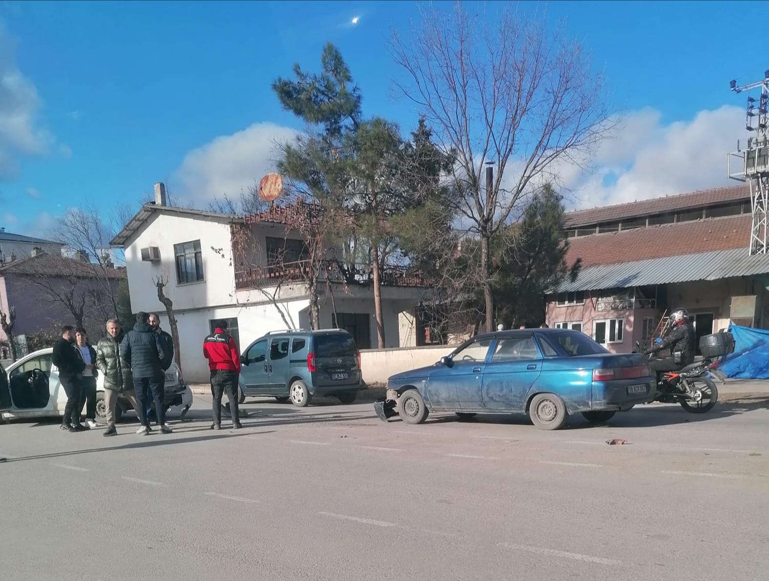 Çorum'un Osmancık ilçesinde meydana gelen trafik kazası, iki otomobilin çarpışması