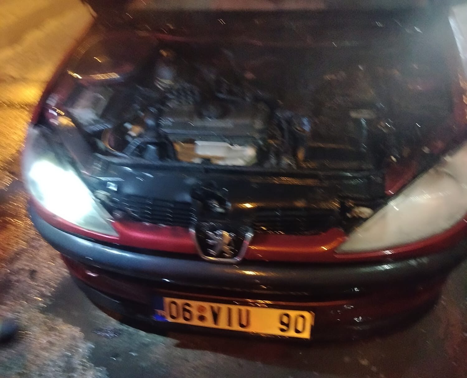 Osmancık’ta park halindeki otomobilde yangın Osmancık'ta park halindeki otomobilde yangın