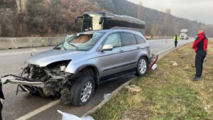 Çorum'un Osmancık İlçesi'nde meydana gelen trafik kazasında, seyir halindeki bir