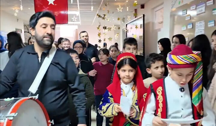 Osmancık’ta Ramazan Coşkusu: Öğrencilerden Davullu-Manili Karşılama