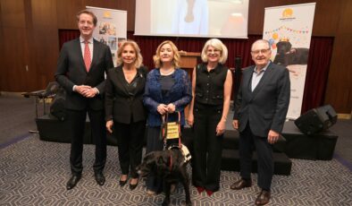 Türkiye’nin İlk Rehber Köpeği Kara Emekli Oldu