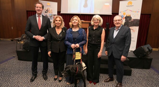 Türkiye’nin İlk Rehber Köpeği Kara Emekli Oldu