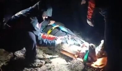 Çamura Saplanan Araçtan 6 Kişi Kurtarıldı