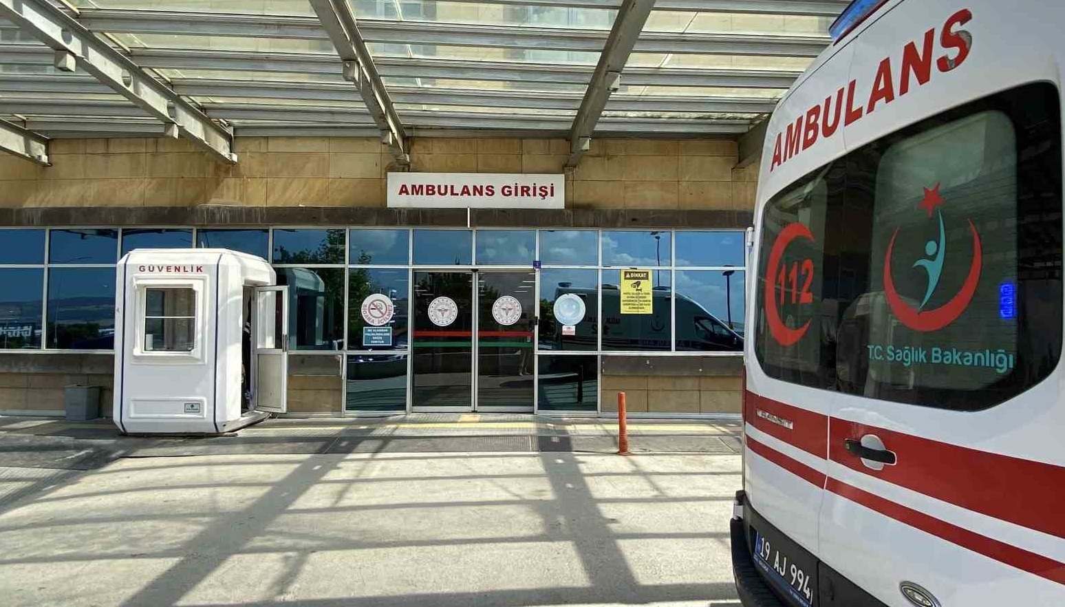 Tarım işçilerini taşıyan minibüs ile otomobil çarpıştı