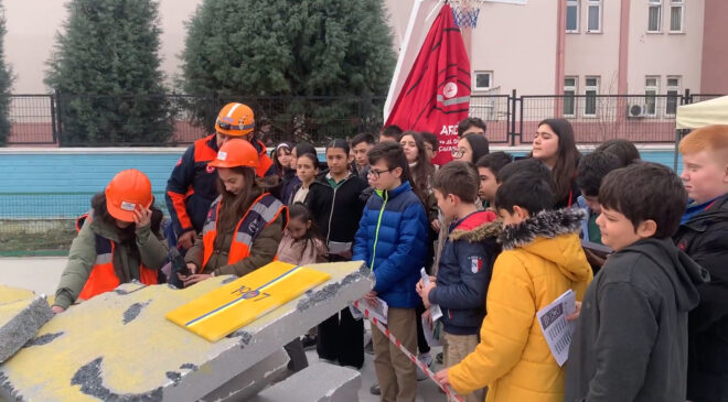 Osmancık’ta öğrenciler deprem kurtarma ekipmanlarını tanıdı