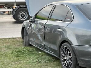Çorum'un Osmancık ilçesinde, iki aracın çarpışması sonucu meydana gelen trafik