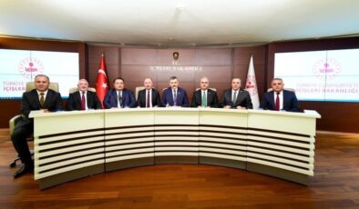 Çorum Heyeti’nden Bakan Çiftçi’ye Tebrik Ziyareti