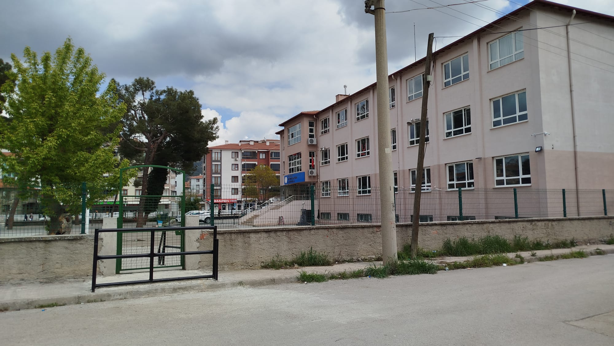 İnönüzaferi İlkokulu’nda kritik düzenleme: Öğrenci güvenliği artacak, trafik rahatlayacak