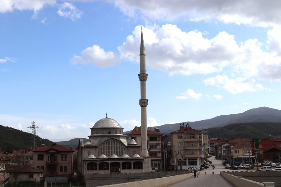 Osmancık Beyazıt Camii ibadete kapatıldı