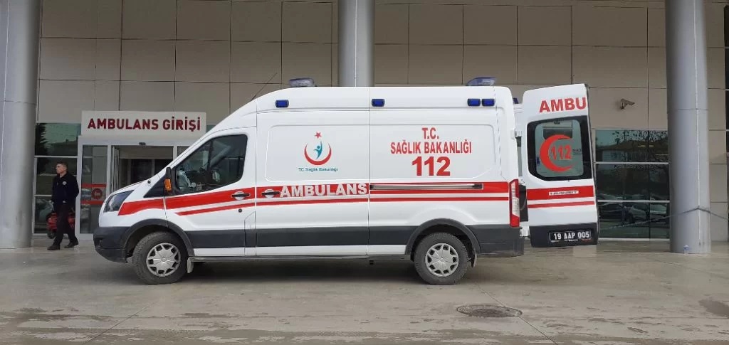 Traktör şarampole devrildi: 1 yaralı
