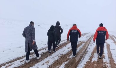 Çorum’da Karda Mahsur Kalan 3 Kişi Kurtarıldı