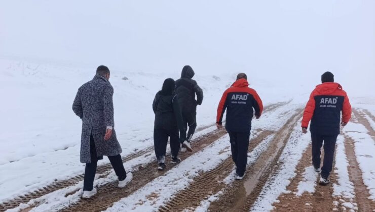 Çorum’da Karda Mahsur Kalan 3 Kişi Kurtarıldı