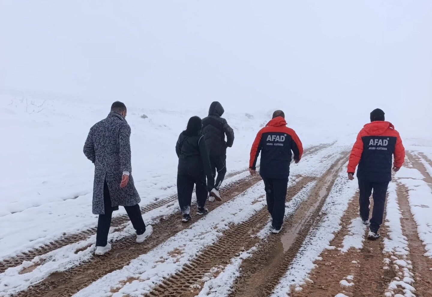 Çorum’da Karda Mahsur Kalan 3 Kişi Kurtarıldı