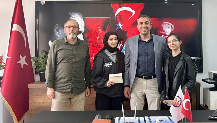 Fen Lisesi Öğrencilerinden Şiir Başarısı