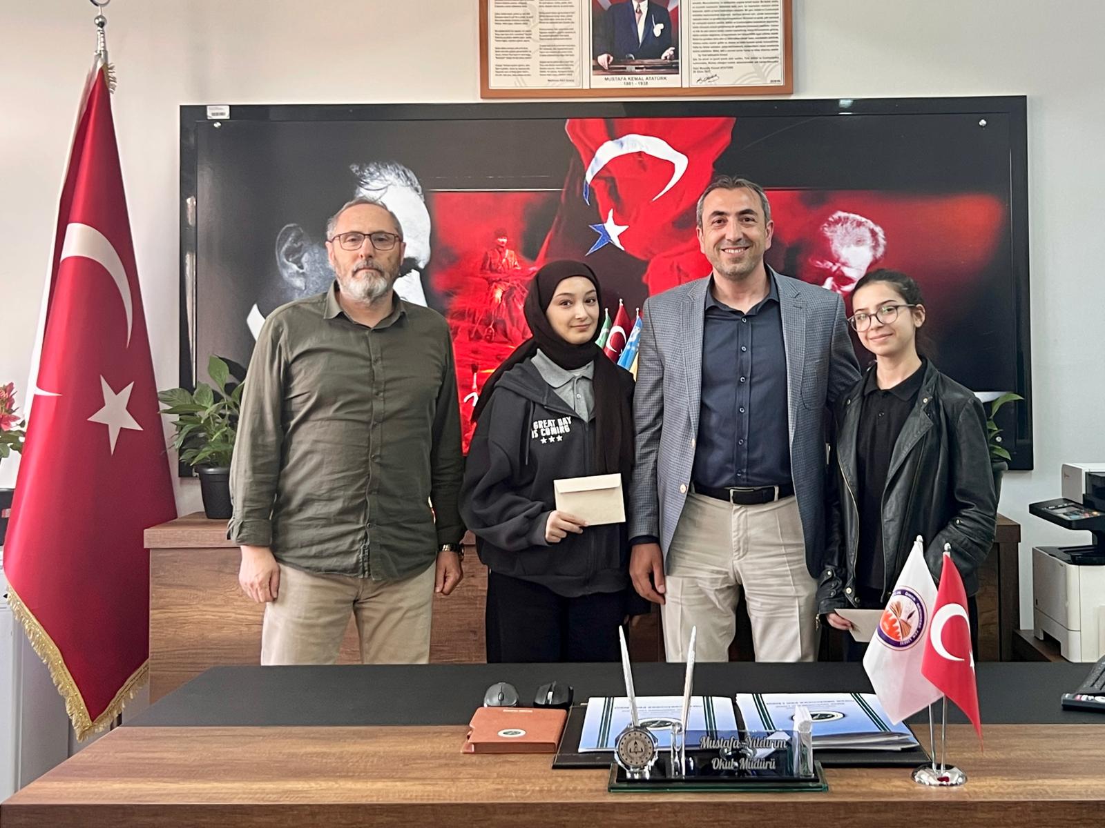 Fen Lisesi Öğrencilerinden Şiir Başarısı