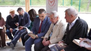 Kaymakam Duman, Çocuklar ve Huzurevi Sakinleriyle Kitap Okudu